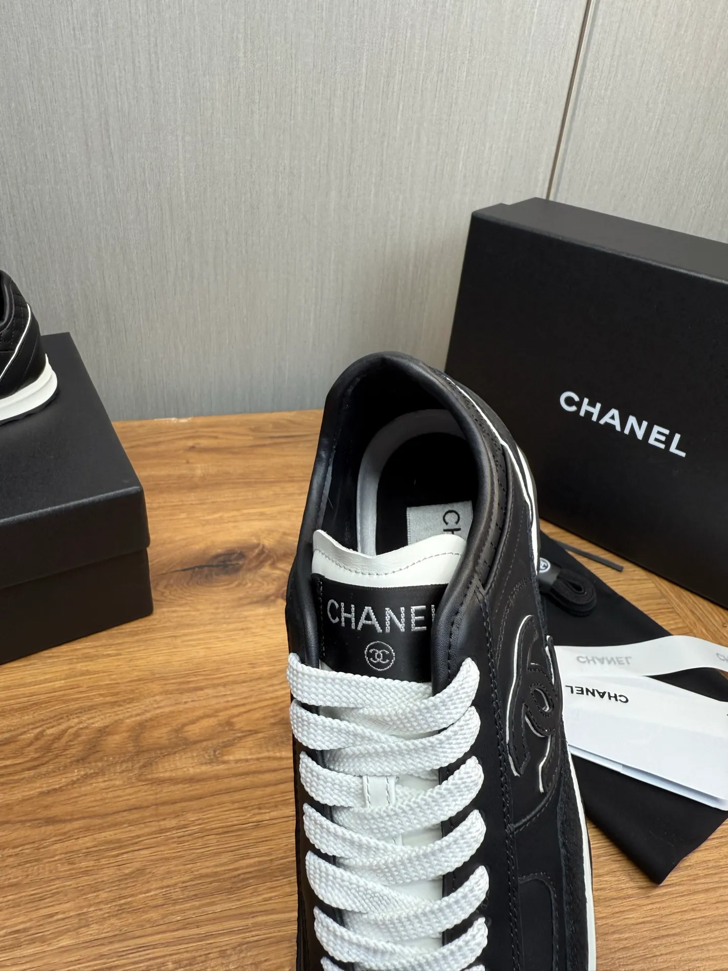 Men's men's shoes 💰600💰 Chanel Chanel 25A latest couple's white shoes casual sports shoes skate shoes 🩷💚 original purchase and development production Xiaoxiang C Home counter another super hot model, loved by Internet celebrity bloggers and ladies, various praises on social platforms, super popular and high quality 😍😍 latest material classic black and white color matching The upper foot is full of fashion 🎊🎊 ▪️Material: Original customized imported cowhide material ▪️Inner lining: Customized mesh ▪️Sole: Original open-molded TPU non-slip outsole ▪️Size: 35-44
